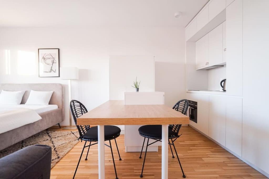 Fine Studio With Terrace - 15 Min To Center Wien Exterior foto